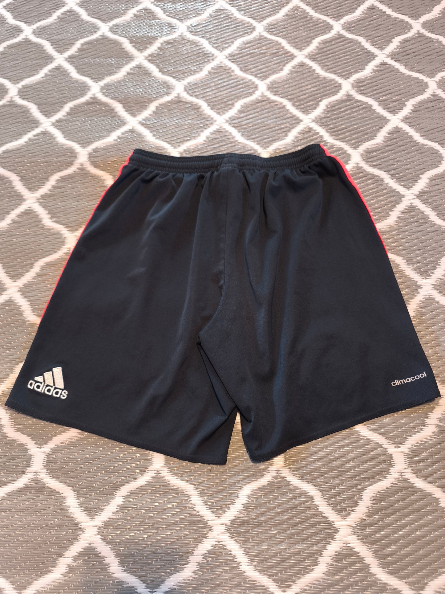 adidas FC Bayern München Shorts Gr. 164 – Schwarz/Rot