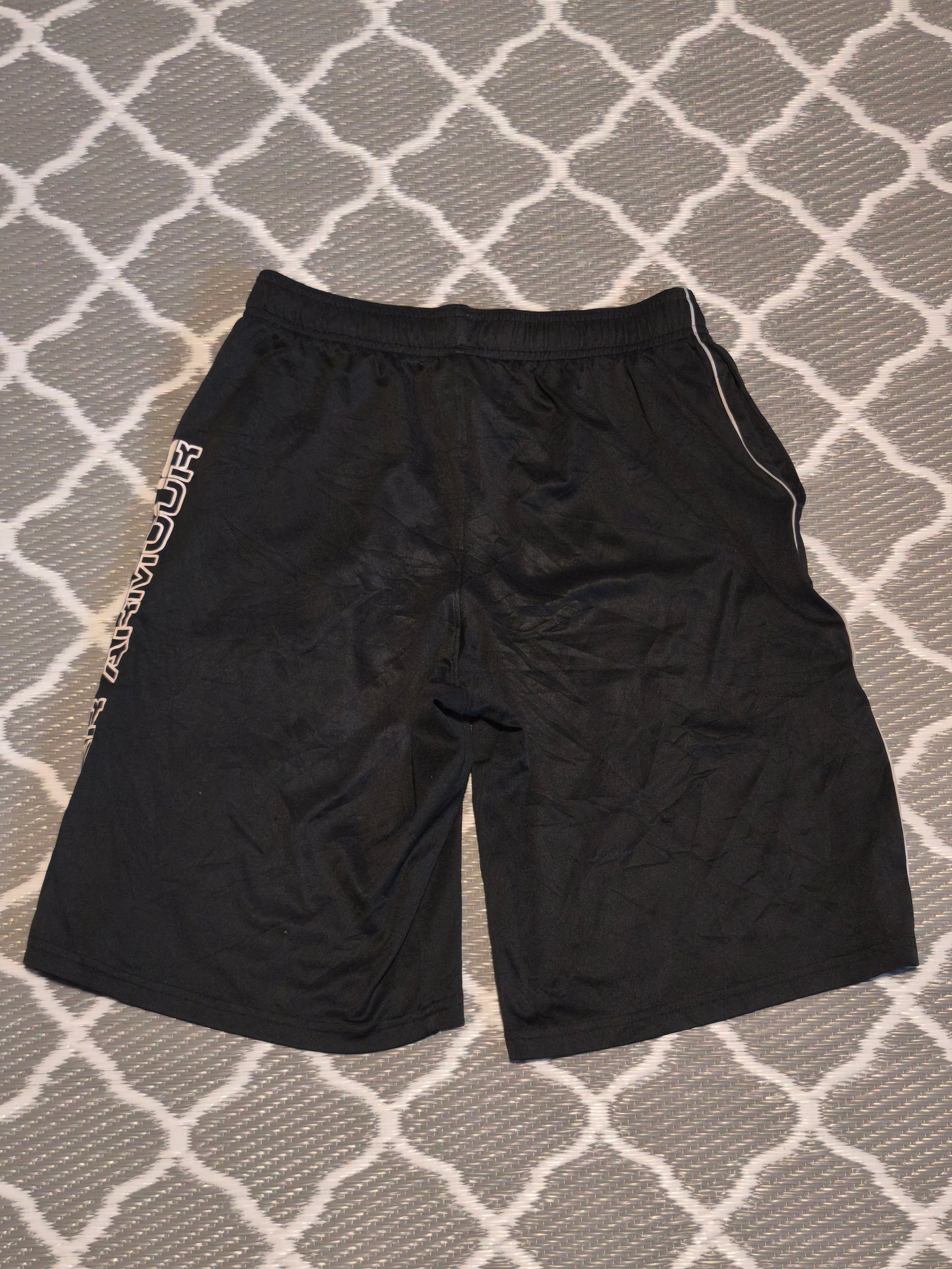 Under Armour Sportshorts Jugend YLG (L) – Schwar