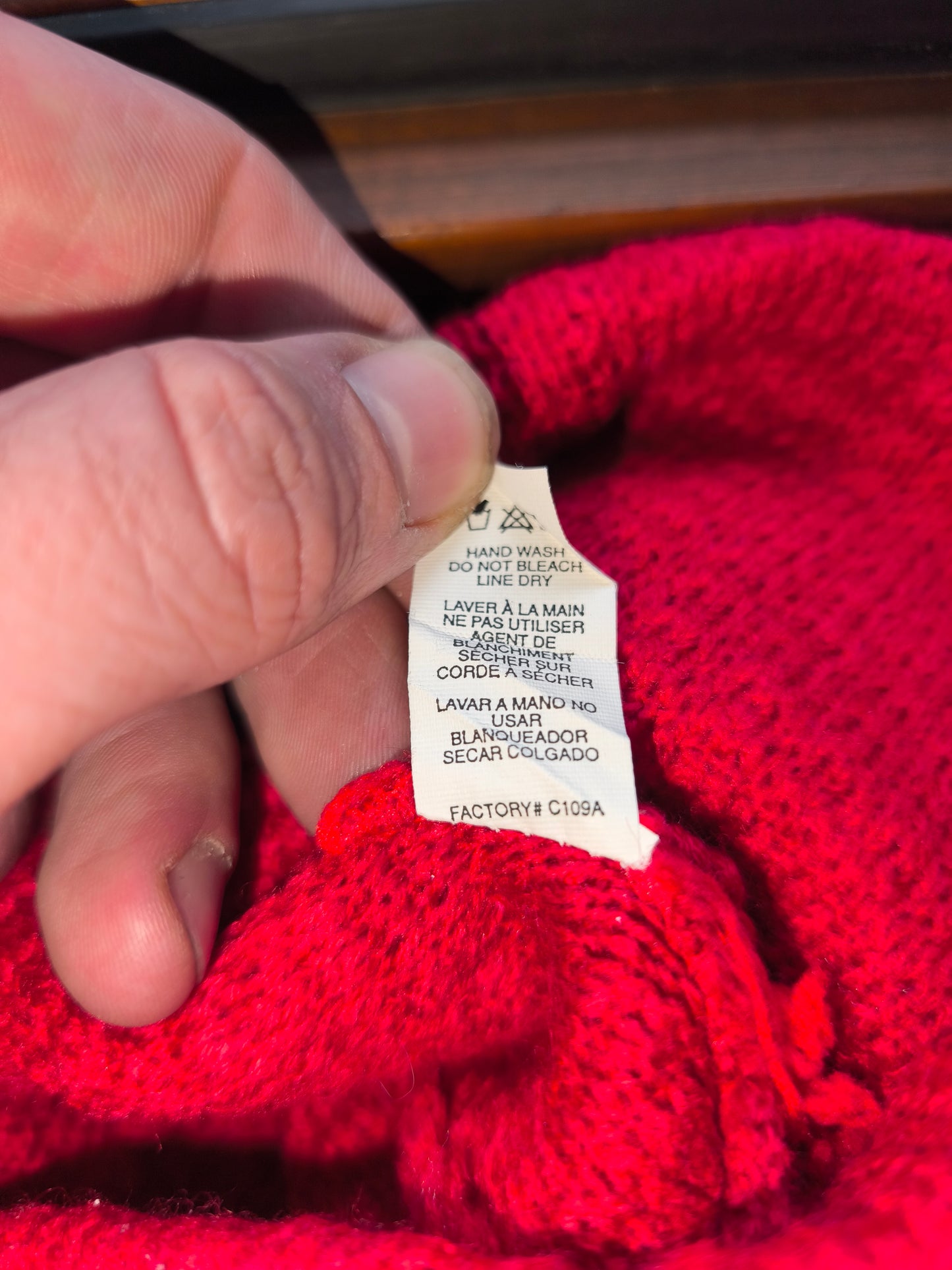 Adidas Beanie Strickmütze Rot – Clean Retro Sportswear