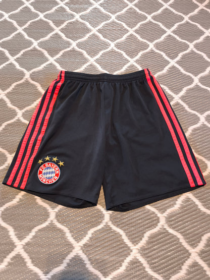adidas FC Bayern München Shorts Gr. 164 – Schwarz/Rot