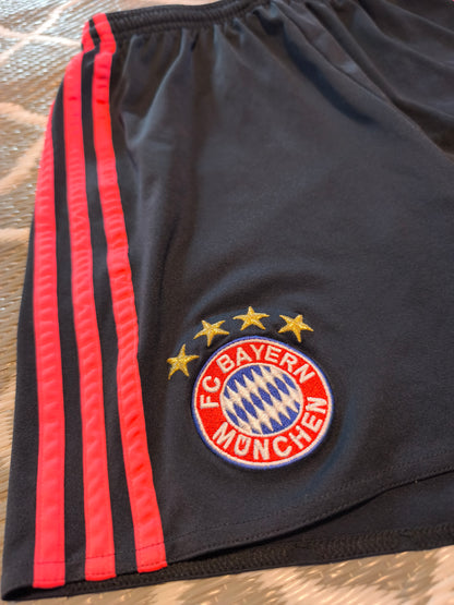 adidas FC Bayern München Shorts Gr. 164 – Schwarz/Rot