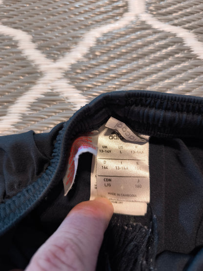 adidas FC Bayern München Shorts Gr. 164 – Schwarz/Rot