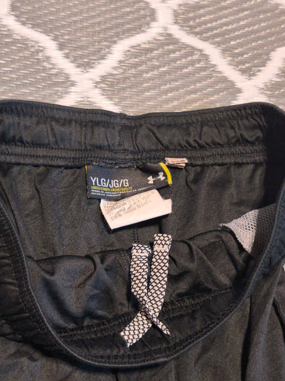 Under Armour Sportshorts Jugend YLG (L) – Schwar