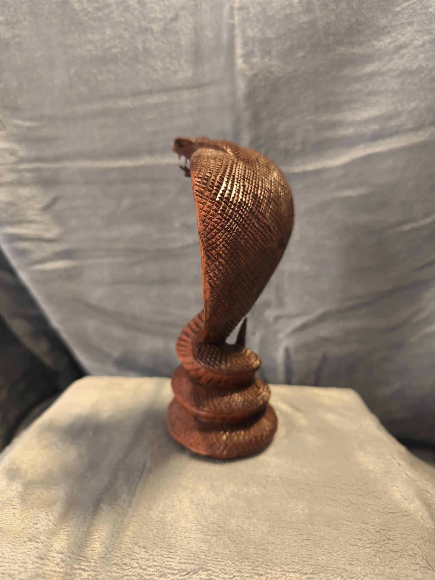 Handarbeit Deko Kobra aus SUAR HOLZ