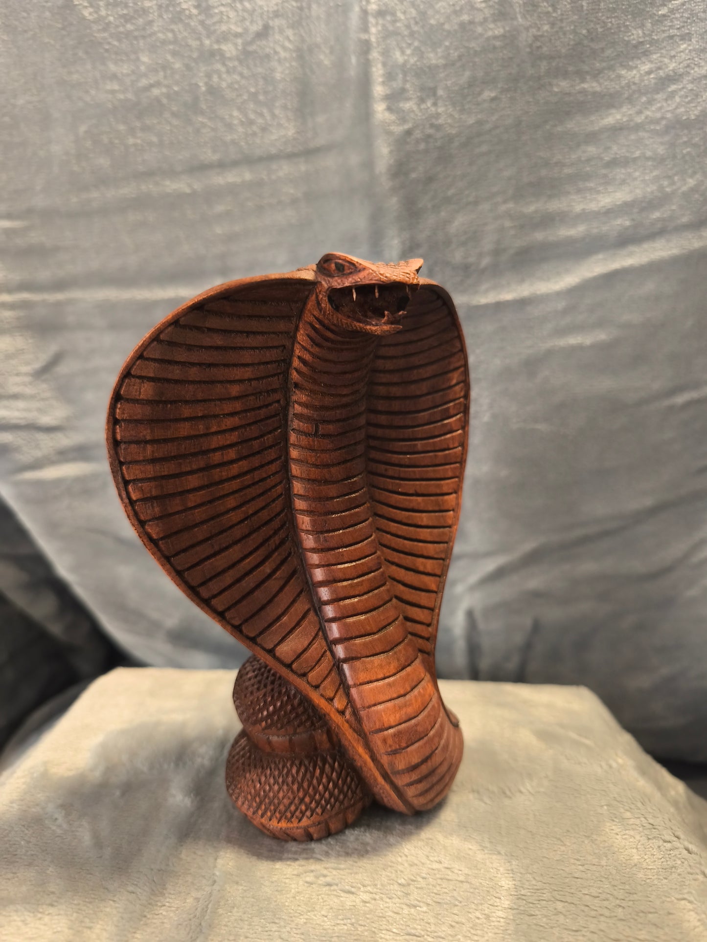 Handarbeit Deko Kobra aus SUAR HOLZ