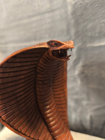 Handarbeit Deko Kobra aus SUAR HOLZ