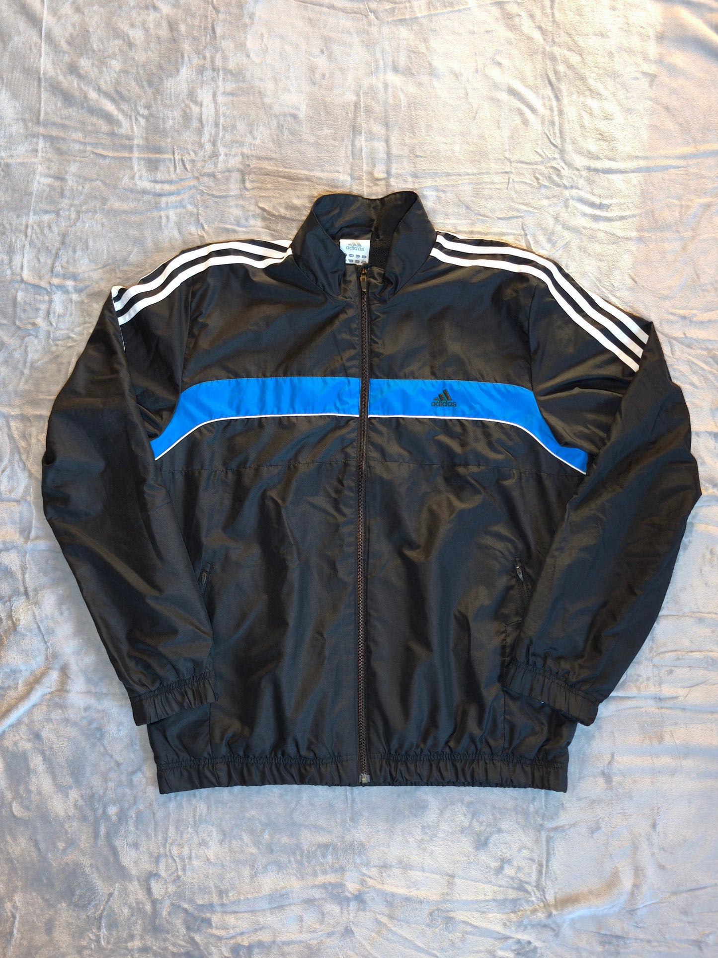 Adidas Trackjacket – Größe L – Baujahr 2011 – Classic Sport Style