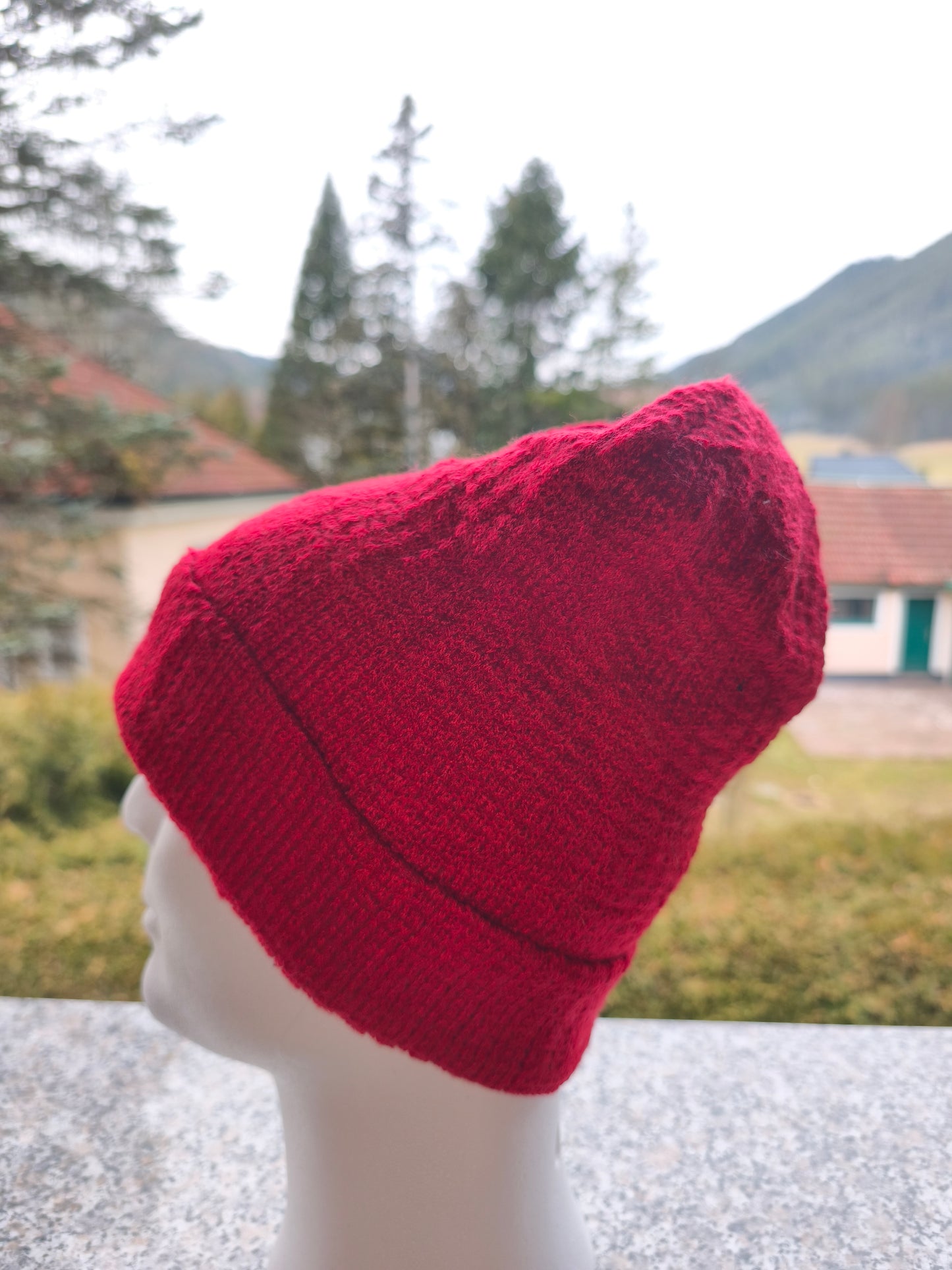 Adidas Beanie Strickmütze Rot – Clean Retro Sportswear